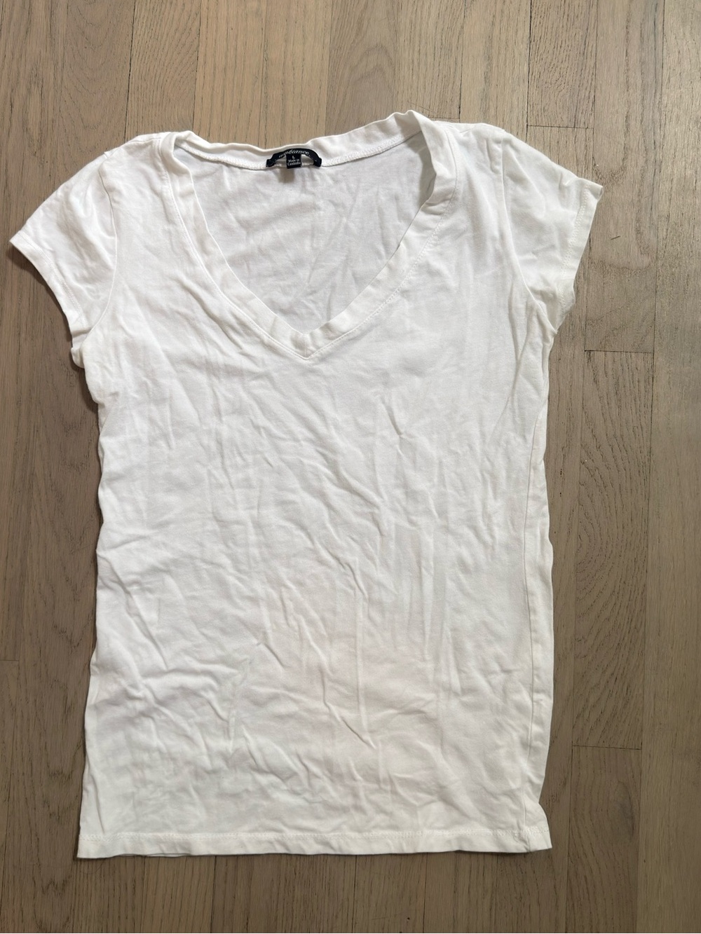 Ambiance Women's White V-Neck Short Sleeve Tee Large
